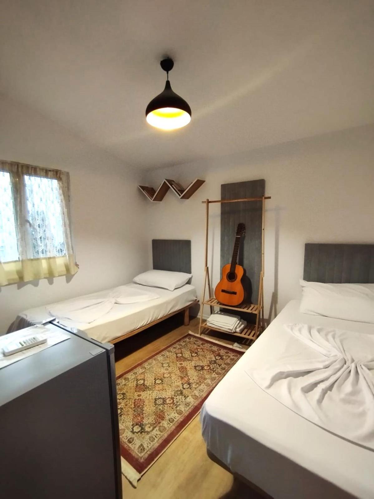 2 Single Bedroom Тирана Екстер'єр фото